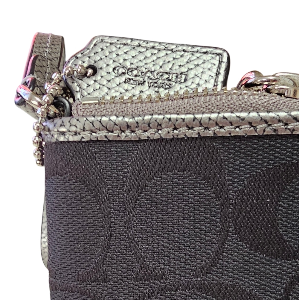 COACH Corner Zip Black Signature Fabric Wristlet w Silver Trim, Hangtag & Strap. - Picture 4 of 6